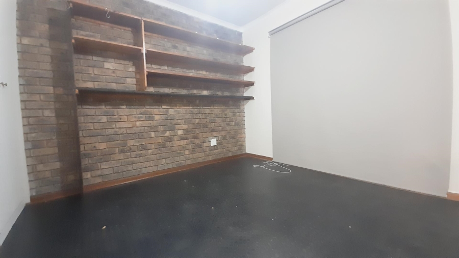 5 Bedroom Property for Sale in Ifafi North West